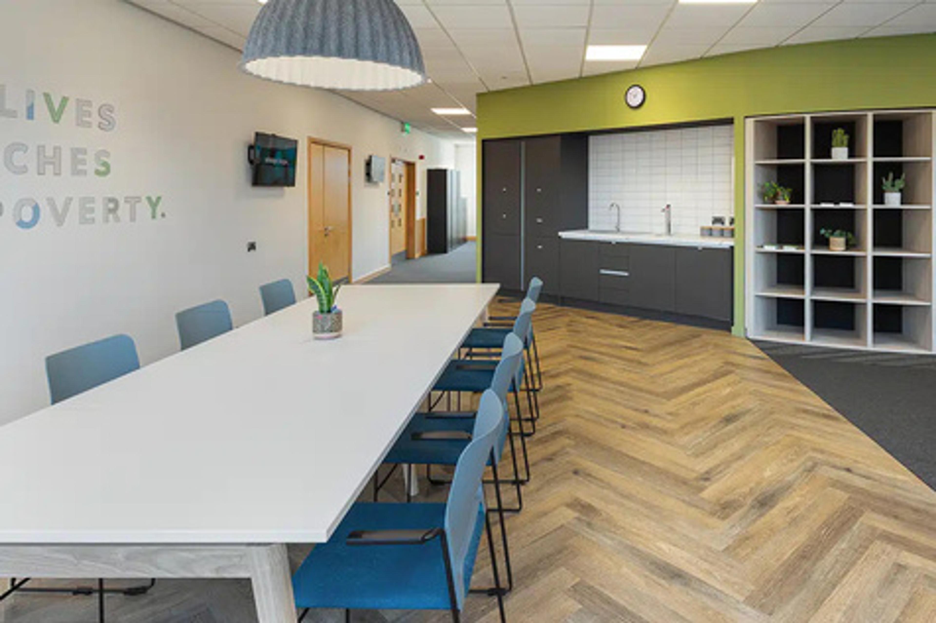100 Desk Office Suite